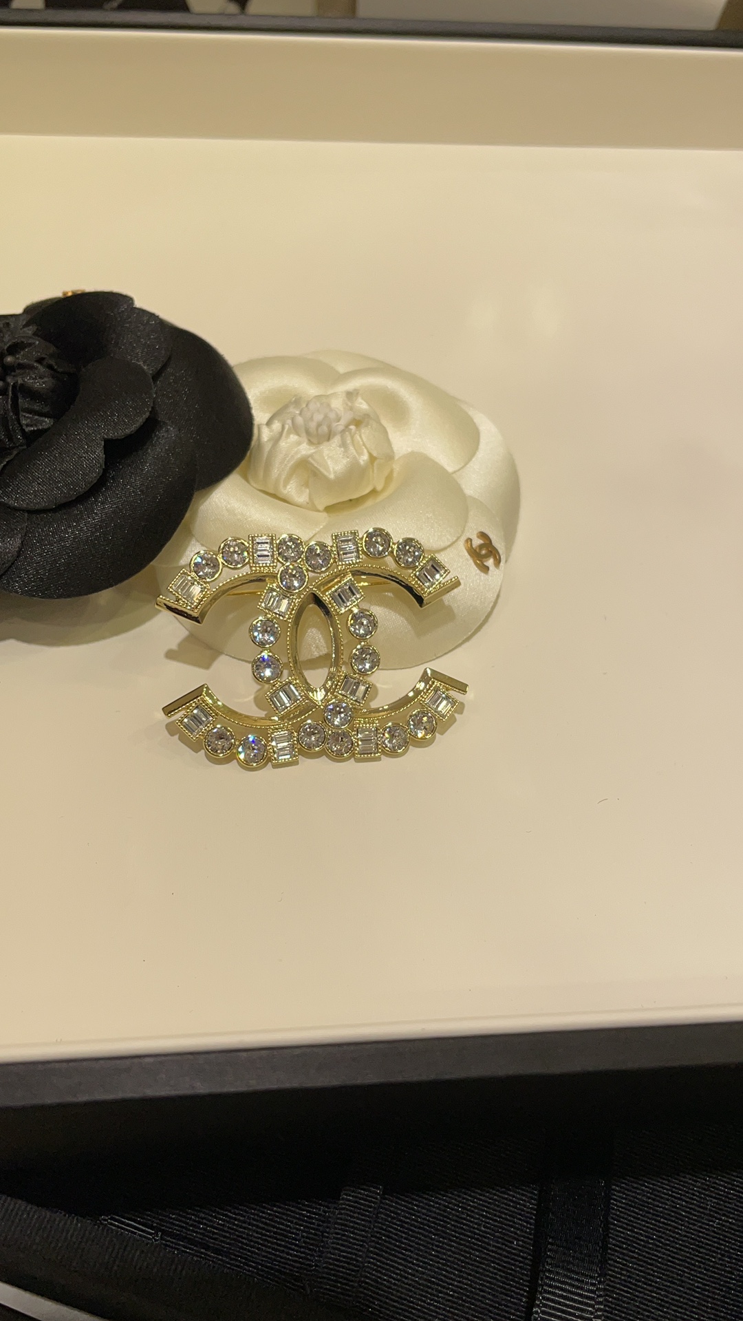 Chanel Sparkling Diamond CC Brooch - Best Replica Jewelry™