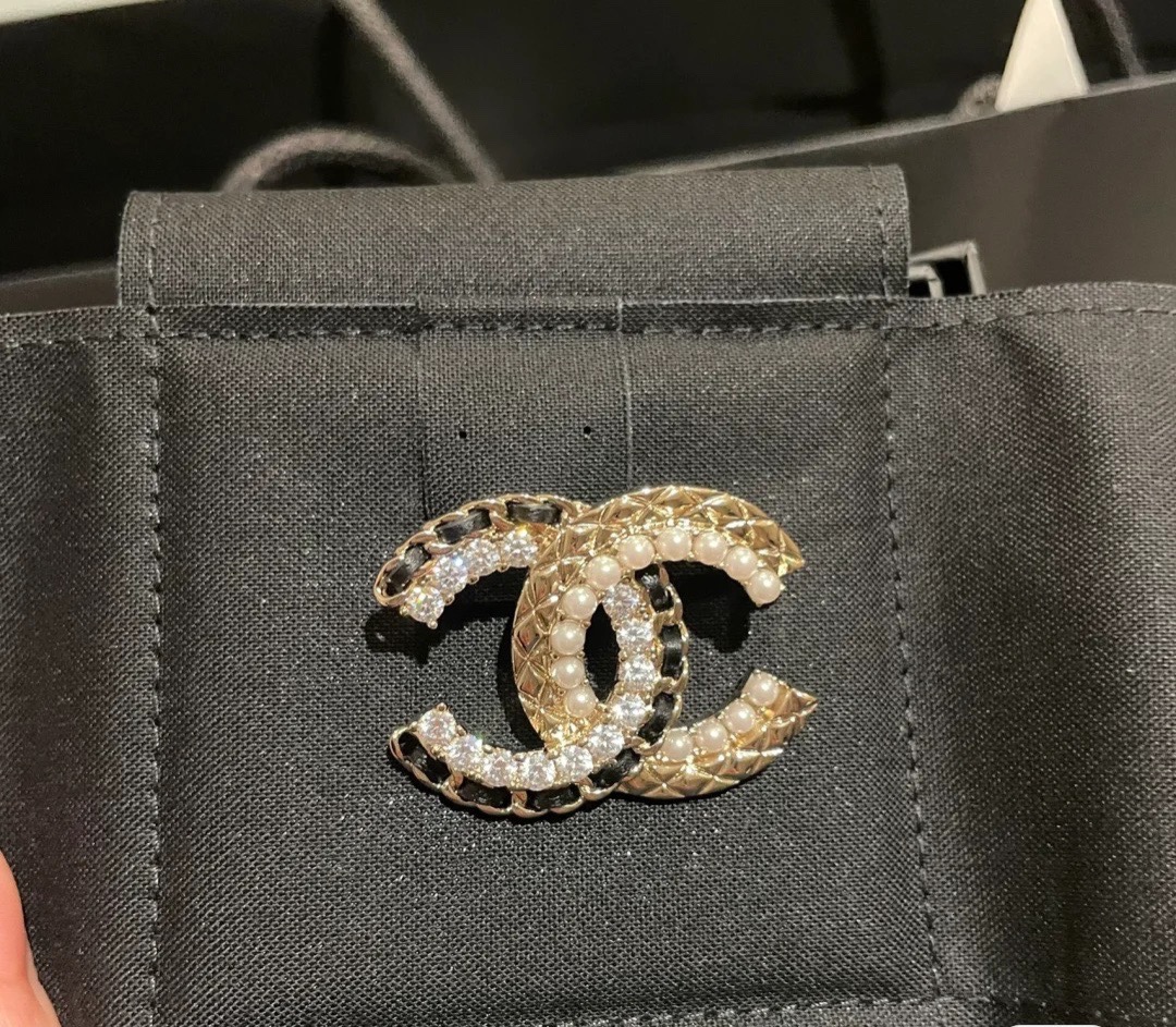 Chanel Leather Diamond Pearl CC Brooch - Best Replica Jewelry™