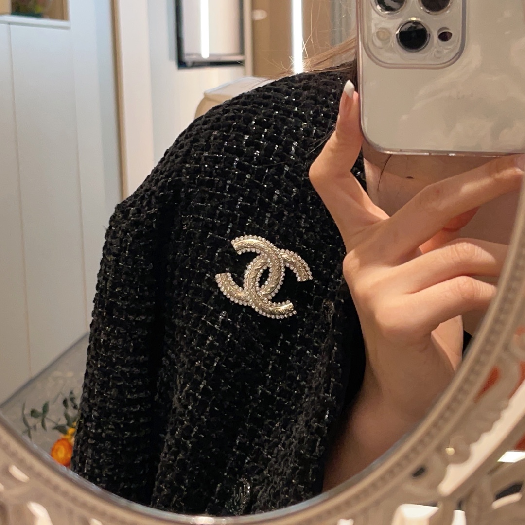 Vintage Chanel Light Gold CC Twist Brooch - Best Replica Jewelry™