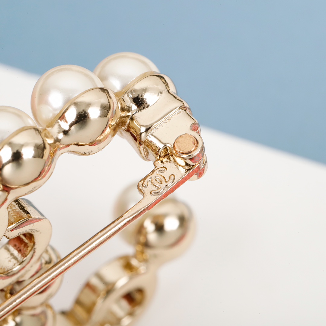 Chanel Faux Pearl CC Brooch - Best Replica Jewelry™