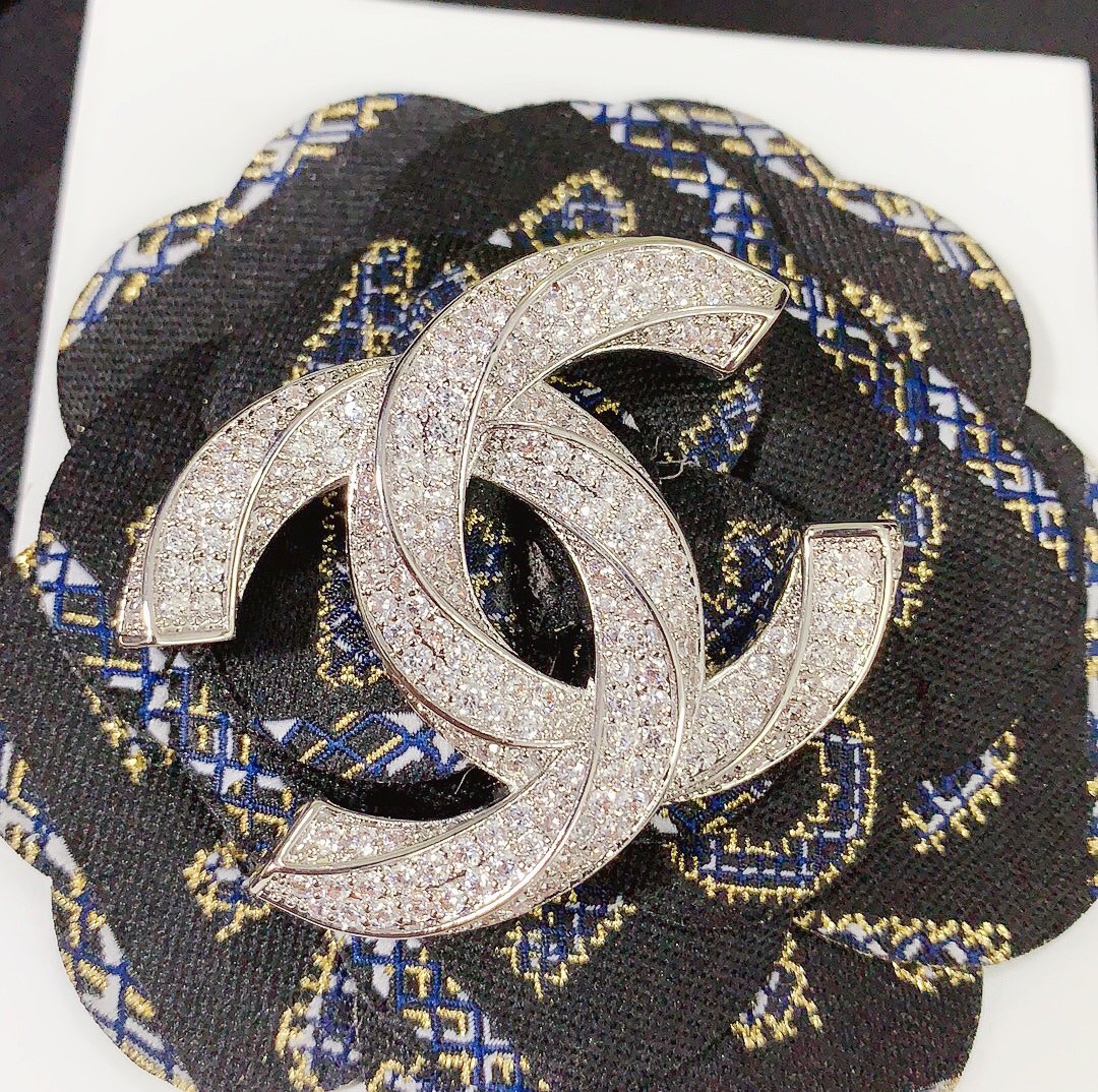 Chanel Super Sparkling Diamond Paved Brooch - Best Replica Jewelry™
