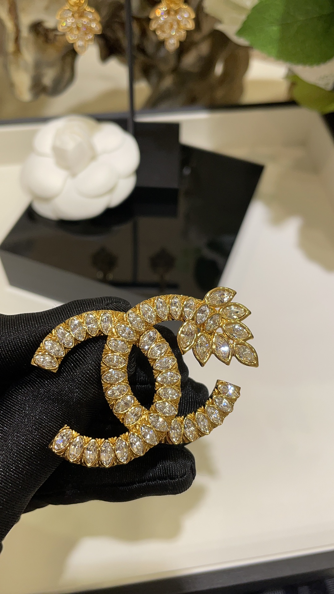 Chanel Luxury Full Diamond Ear of Wheat CC Brooch - Best Replica Jewelry™