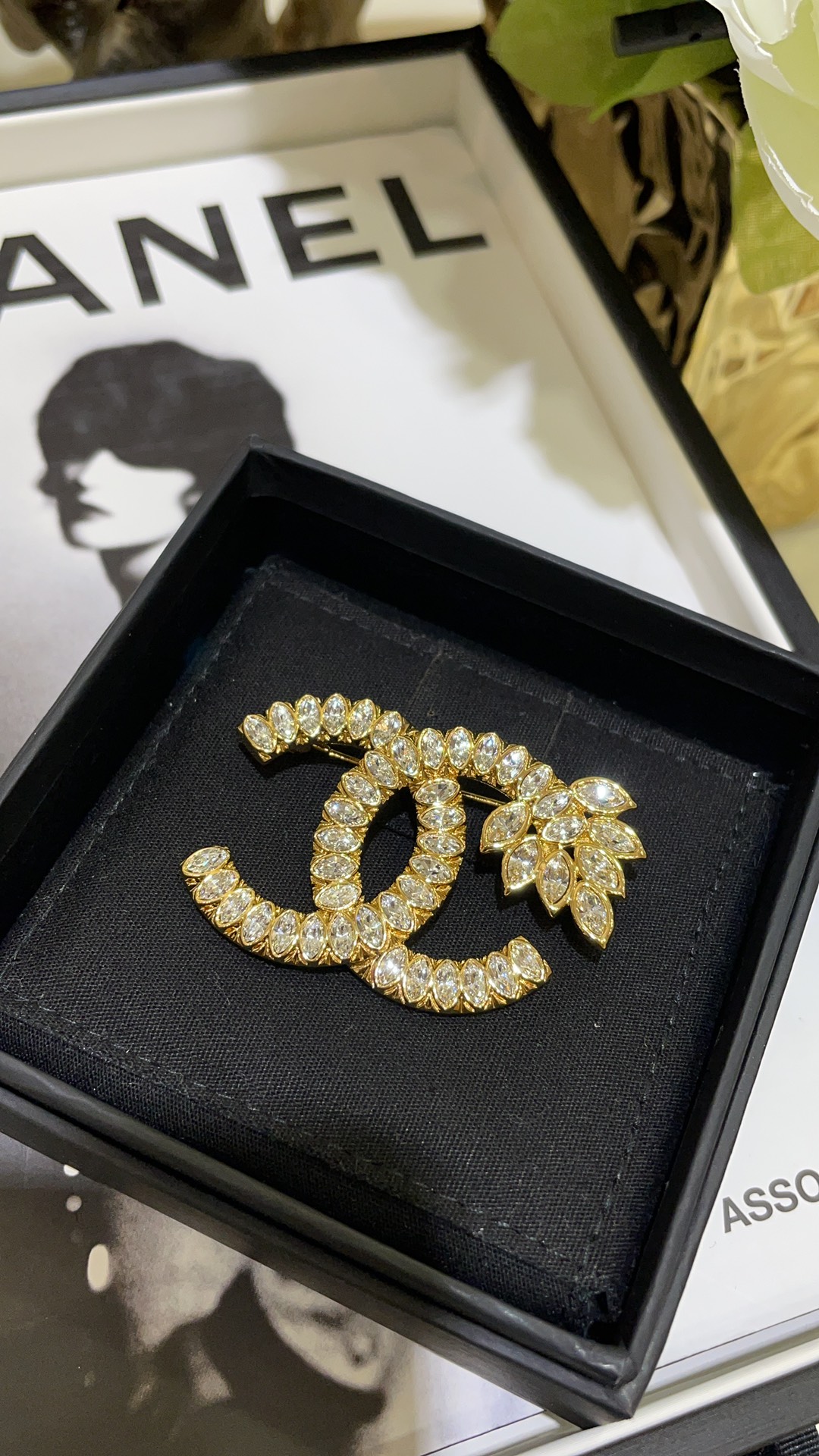 Chanel Luxury Full Diamond Ear of Wheat CC Brooch - Best Replica Jewelry™