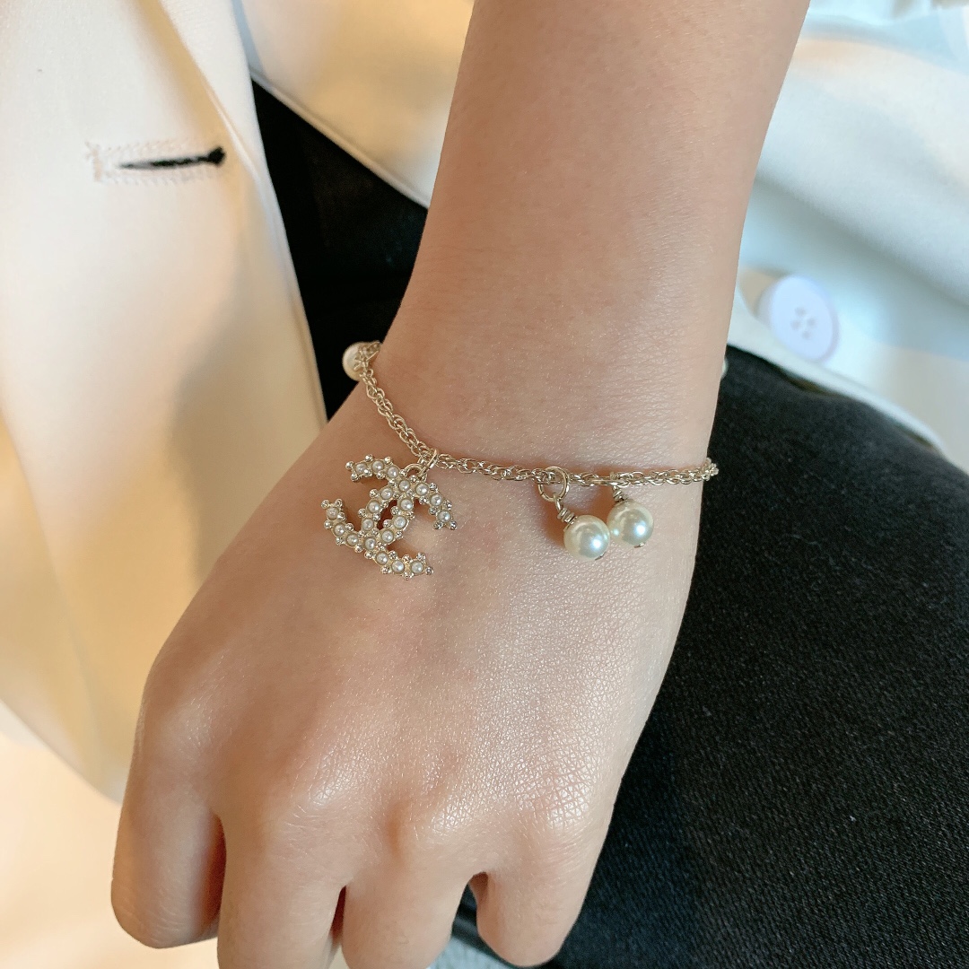 Chanel Pearls CC Charm Chain Bracelet - Best Replica Jewelry™