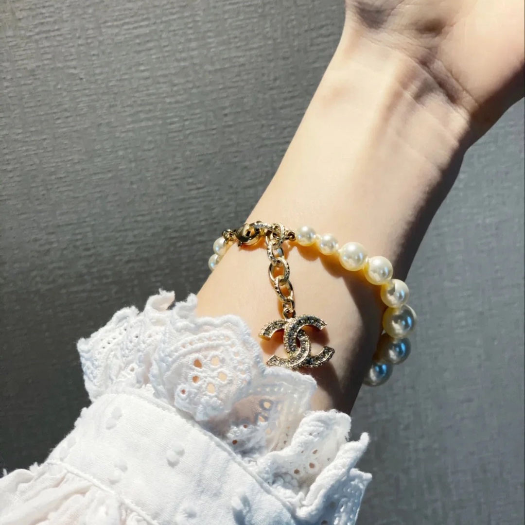 Chanel Graduated Sizes Pearl Bracelet - Best Replica Jewelry™