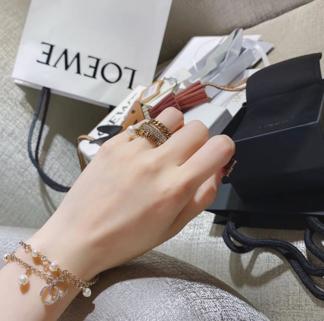 Chanel Dainty Two Layers Chain Pearl Bracelet - Best Replica Jewelry™