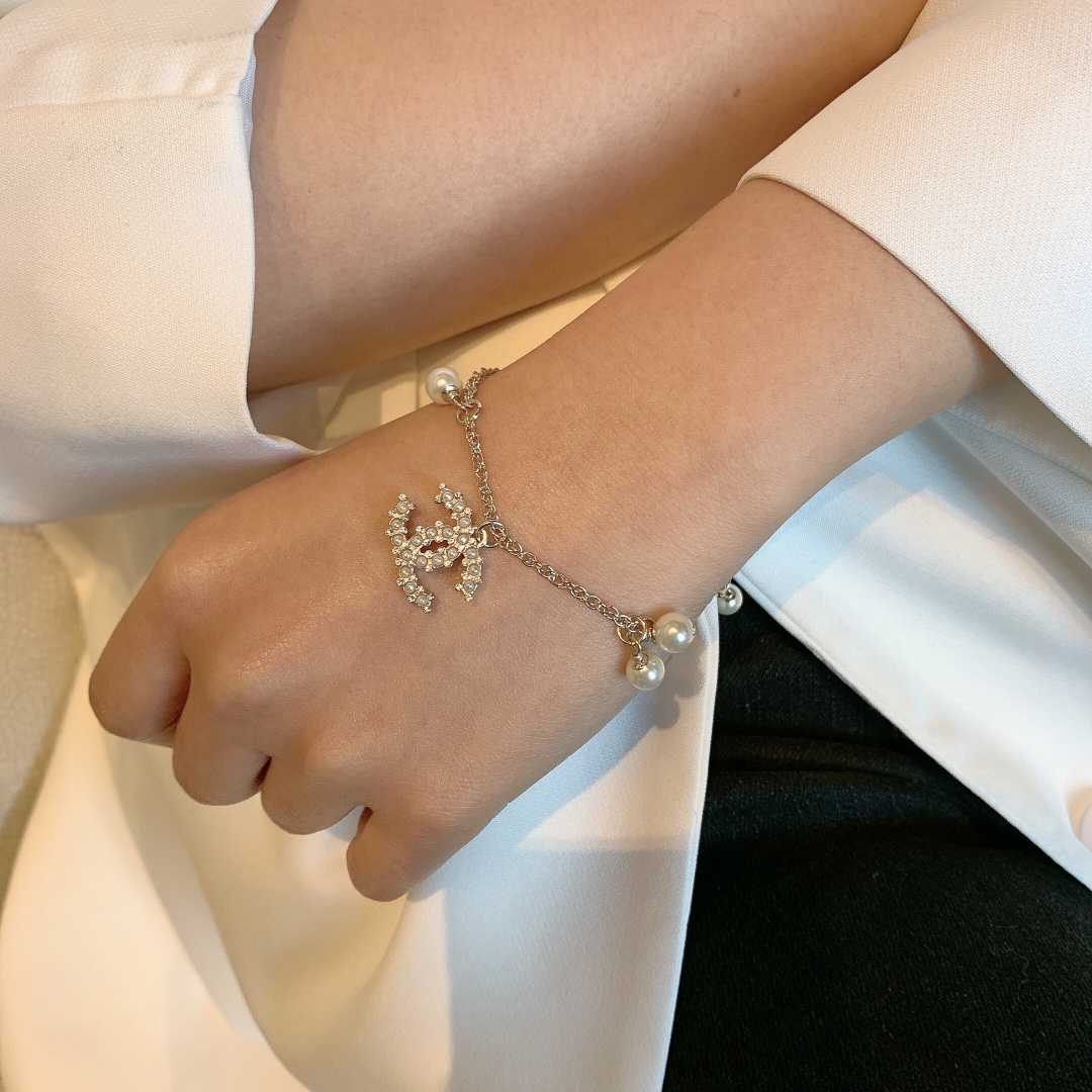 Chanel Pearls CC Charm Chain Bracelet - Best Replica Jewelry™
