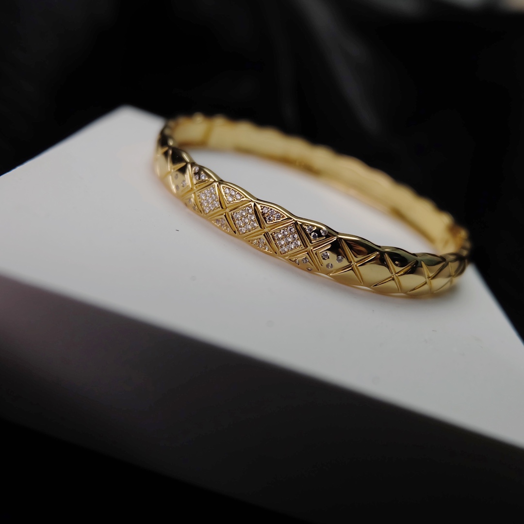 Chanel Diamond Coco Crush Bangle Bracelet - Wide Version - Best Replica Jewelry™
