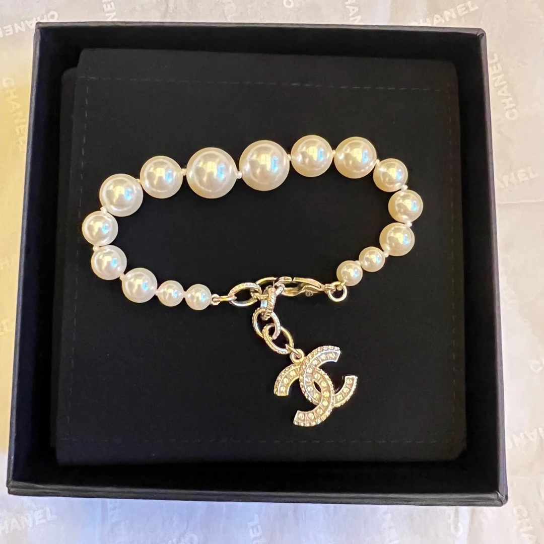Chanel Graduated Sizes Pearl Bracelet - Best Replica Jewelry™