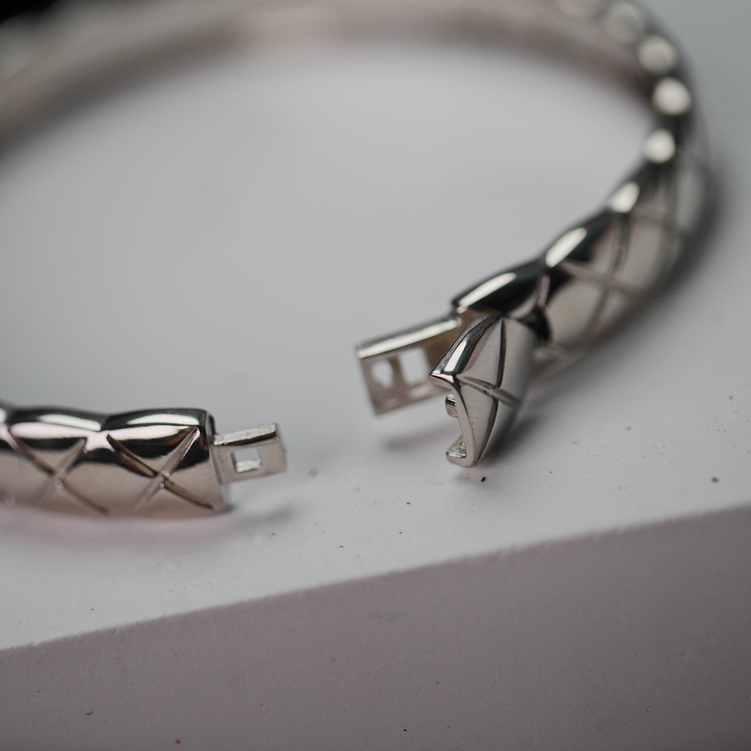 Chanel Diamond Coco Crush Bangle Bracelet - Wide Version - Best Replica Jewelry™