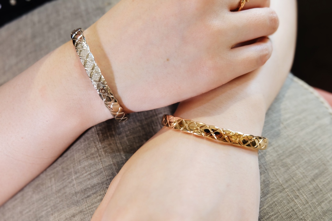 Chanel Diamond Coco Crush Bangle Bracelet - Wide Version - Best Replica Jewelry™