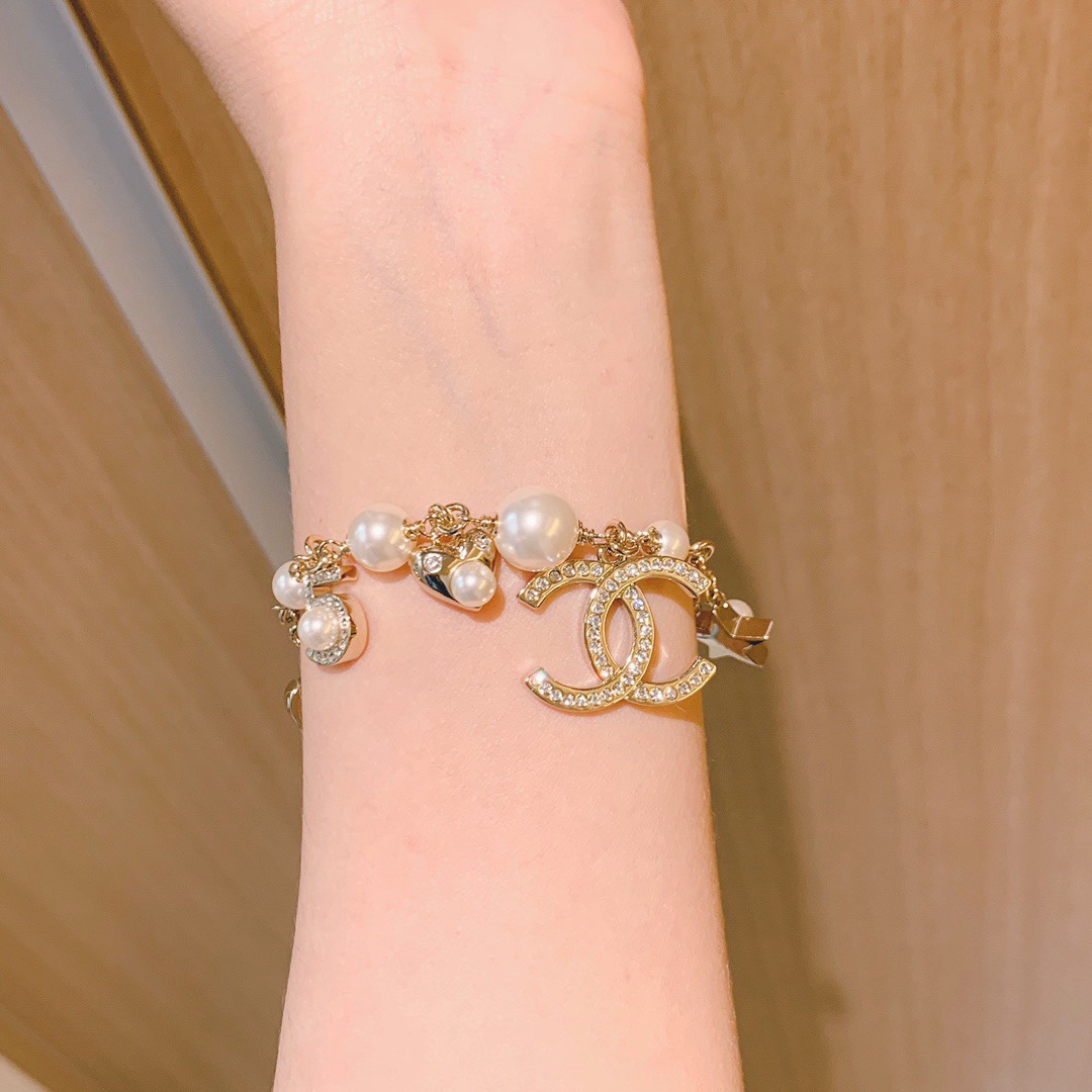 Chanel Chain Pearl Bracelet with Star Heart NO.5 CC Charms - Best Replica Jewelry™