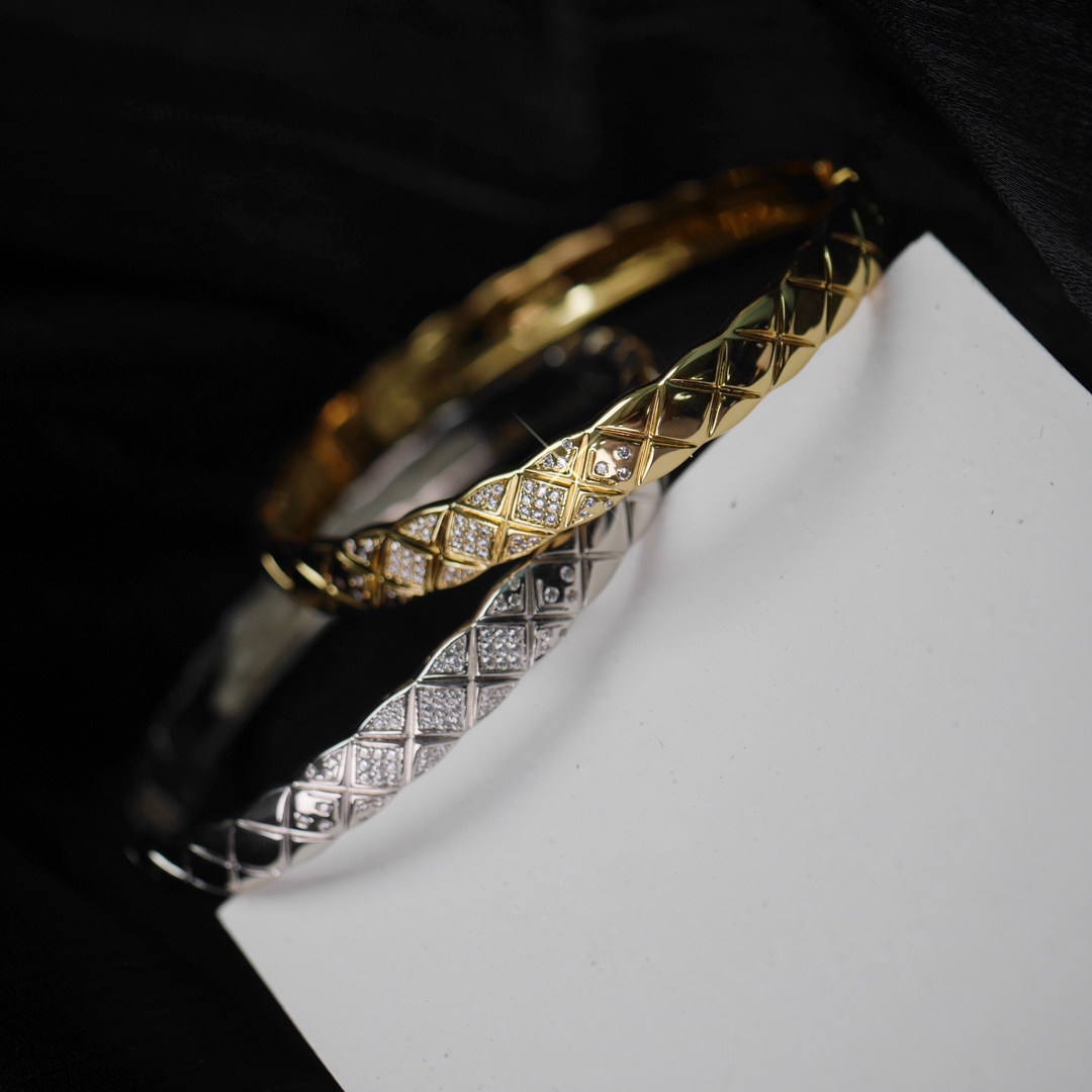 Chanel Diamond Coco Crush Bangle Bracelet - Wide Version - Best Replica Jewelry™