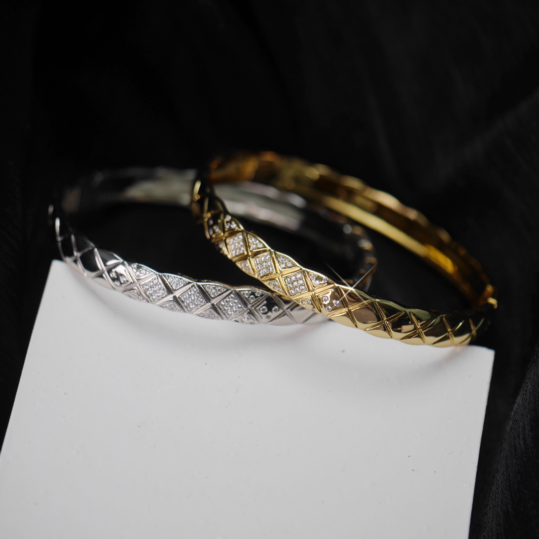 Chanel Diamond Coco Crush Bangle Bracelet - Wide Version - Best Replica Jewelry™