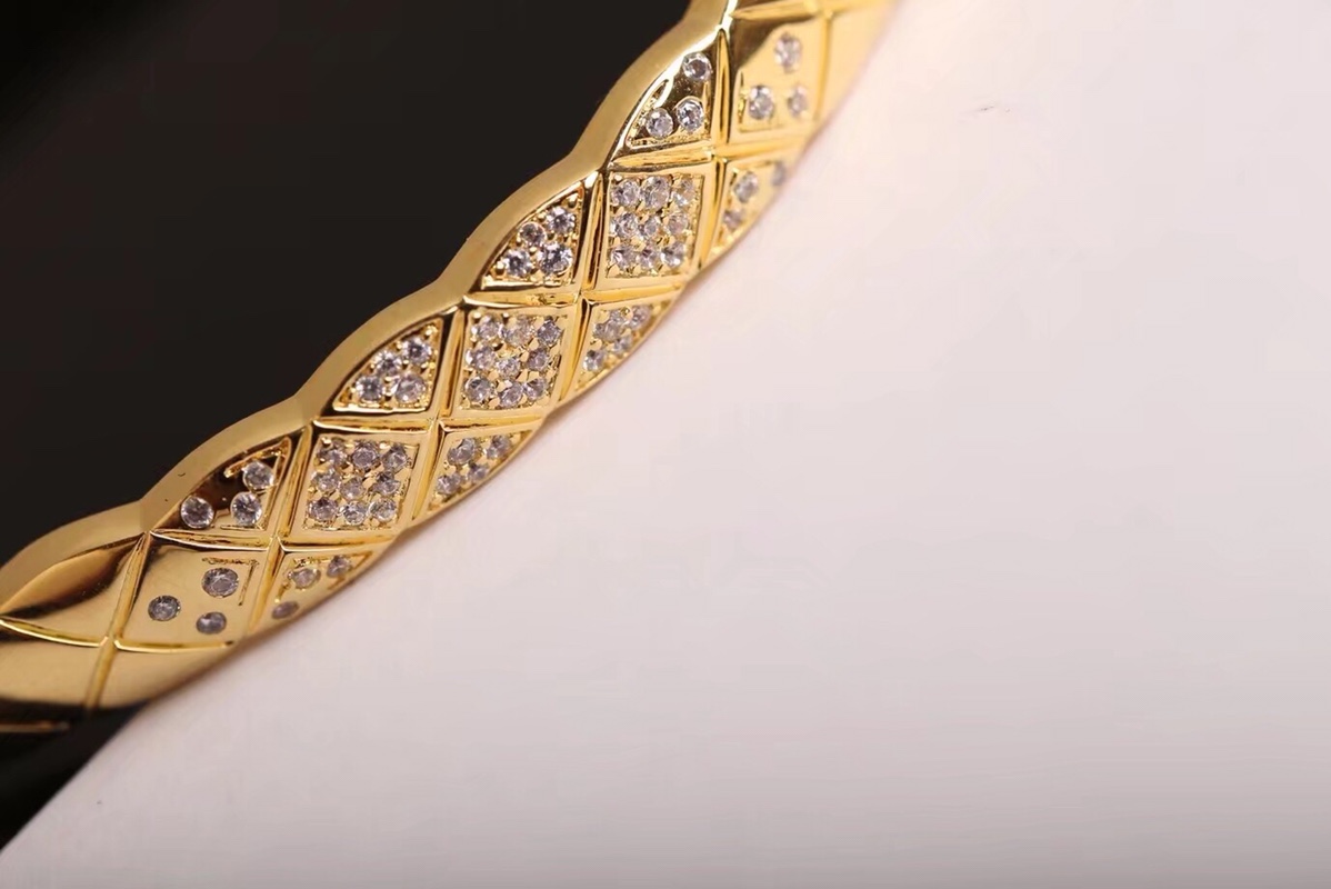 Chanel Diamond Coco Crush Bangle Bracelet - Wide Version - Best Replica Jewelry™