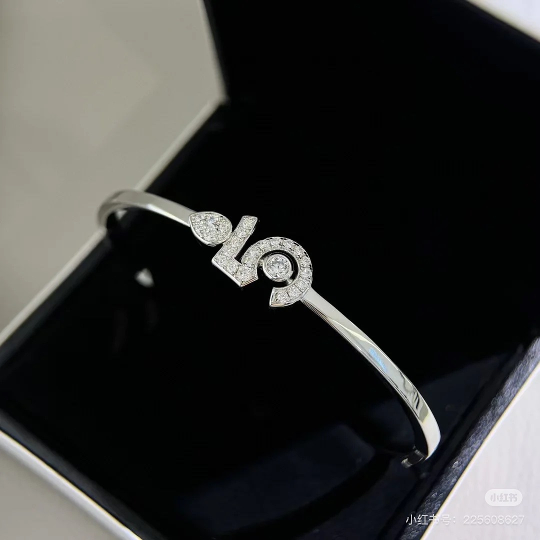 Chanel NO.5 Bangle Bracelet - Best Replica Jewelry™