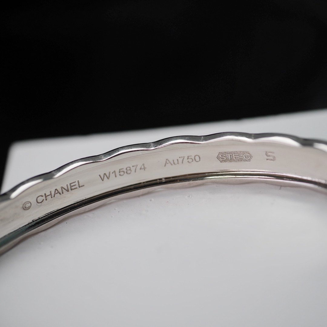 Chanel Diamond Coco Crush Bangle Bracelet - Wide Version - Best Replica Jewelry™