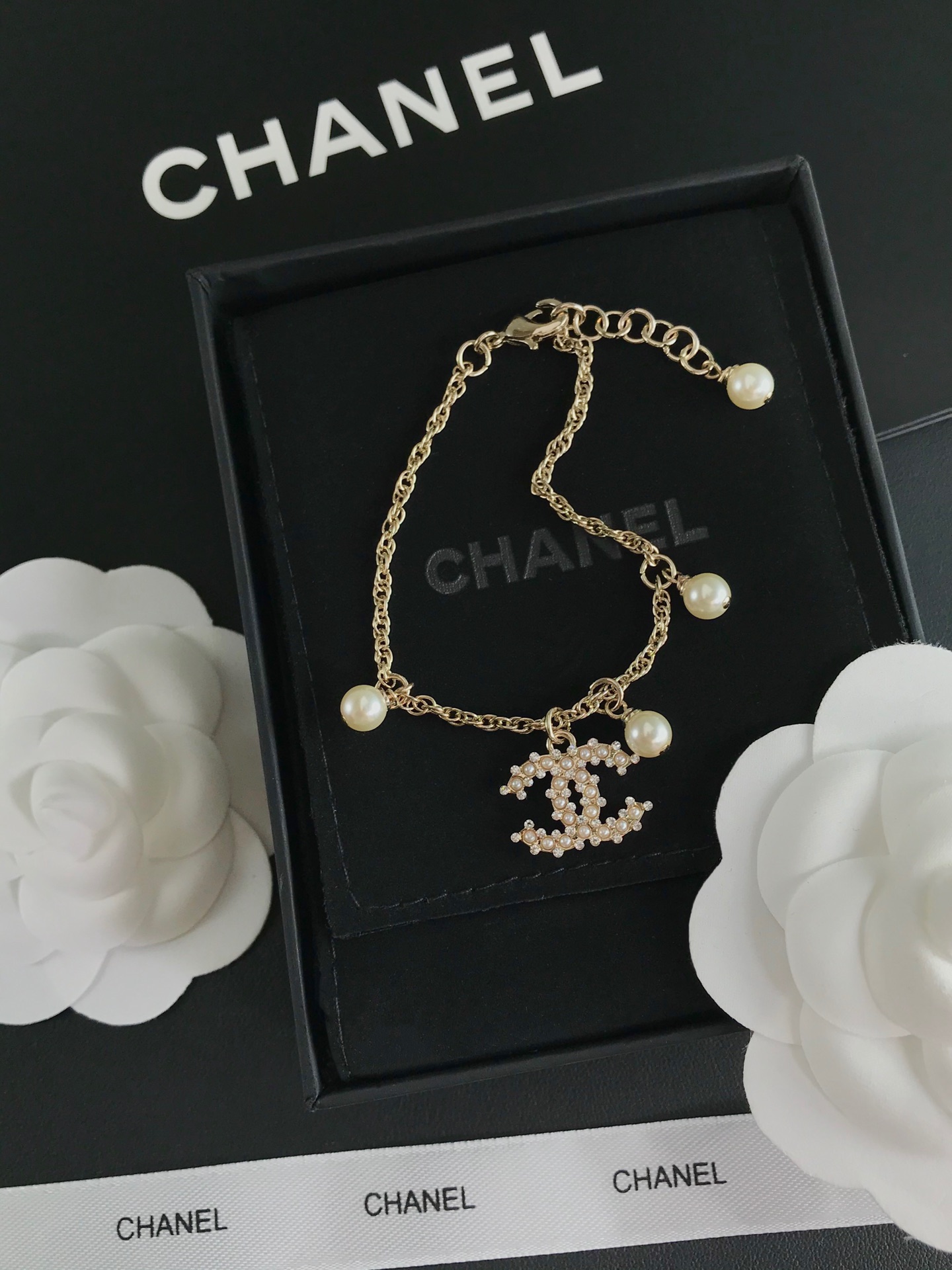 Chanel Pearls CC Charm Chain Bracelet - Best Replica Jewelry™