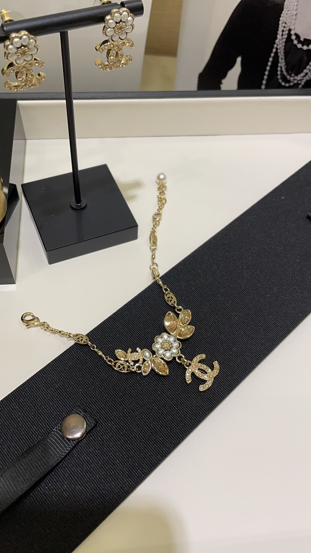 Chanel Ear of Wheat Pearl Flower Bracelet - Best Replica Jewelry™