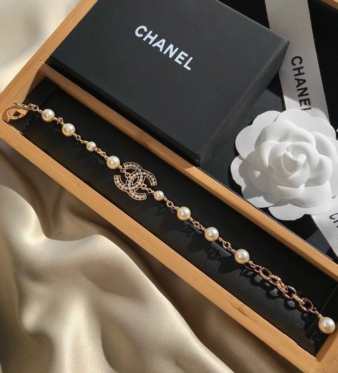 Chanel Hollow CC Diamond Paved Pearl Chain Bracelet - Best Replica Jewelry™