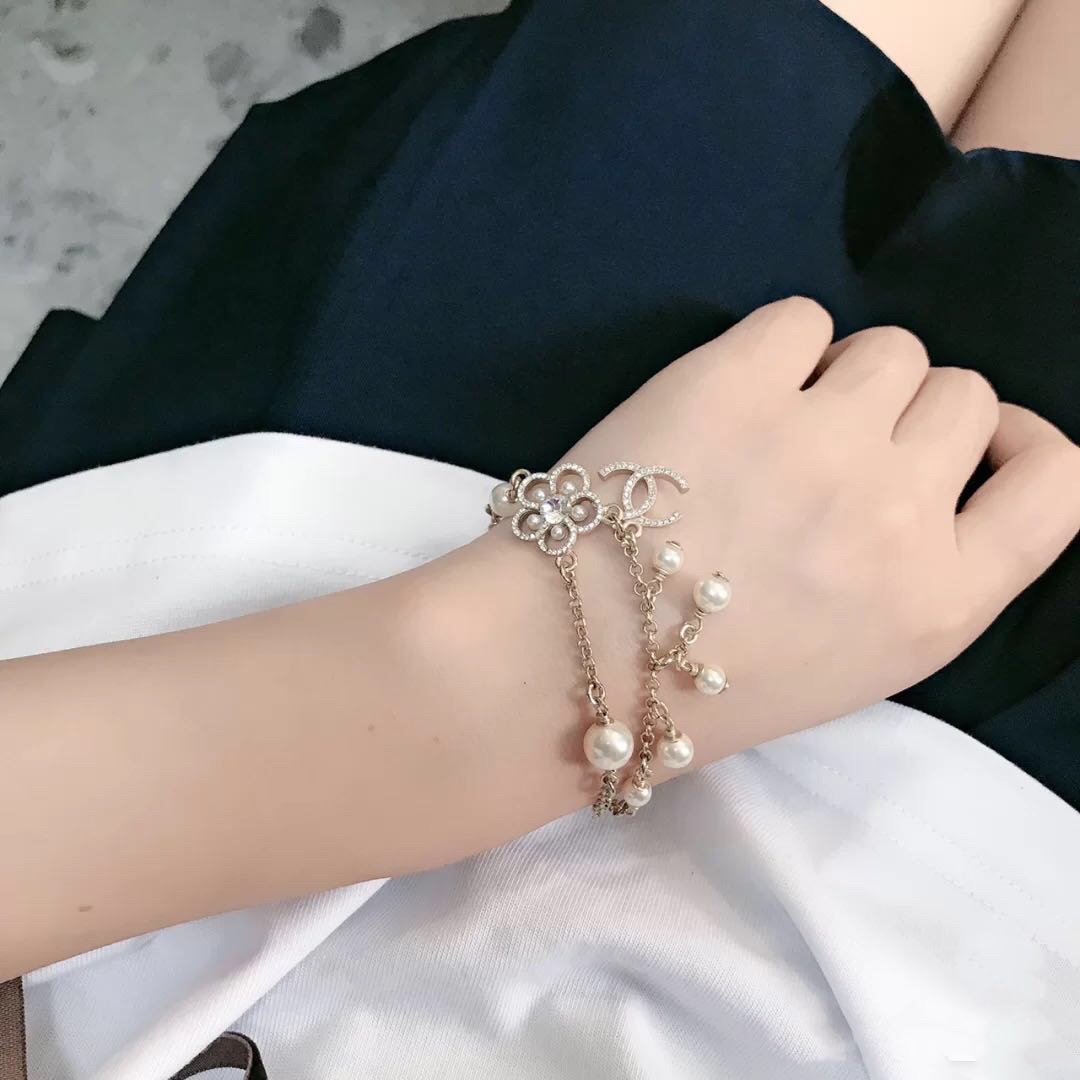 Chanel Pearl Flower Chain Bracelet - Best Replica Jewelry™