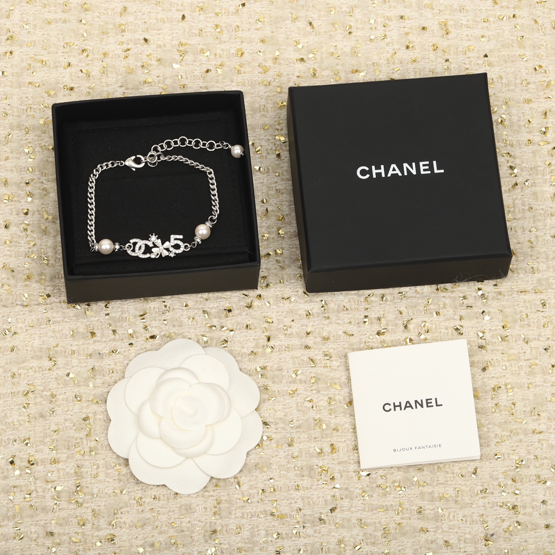 Chanel NO.5 Clover Silver Bracelet - Best Replica Jewelry™