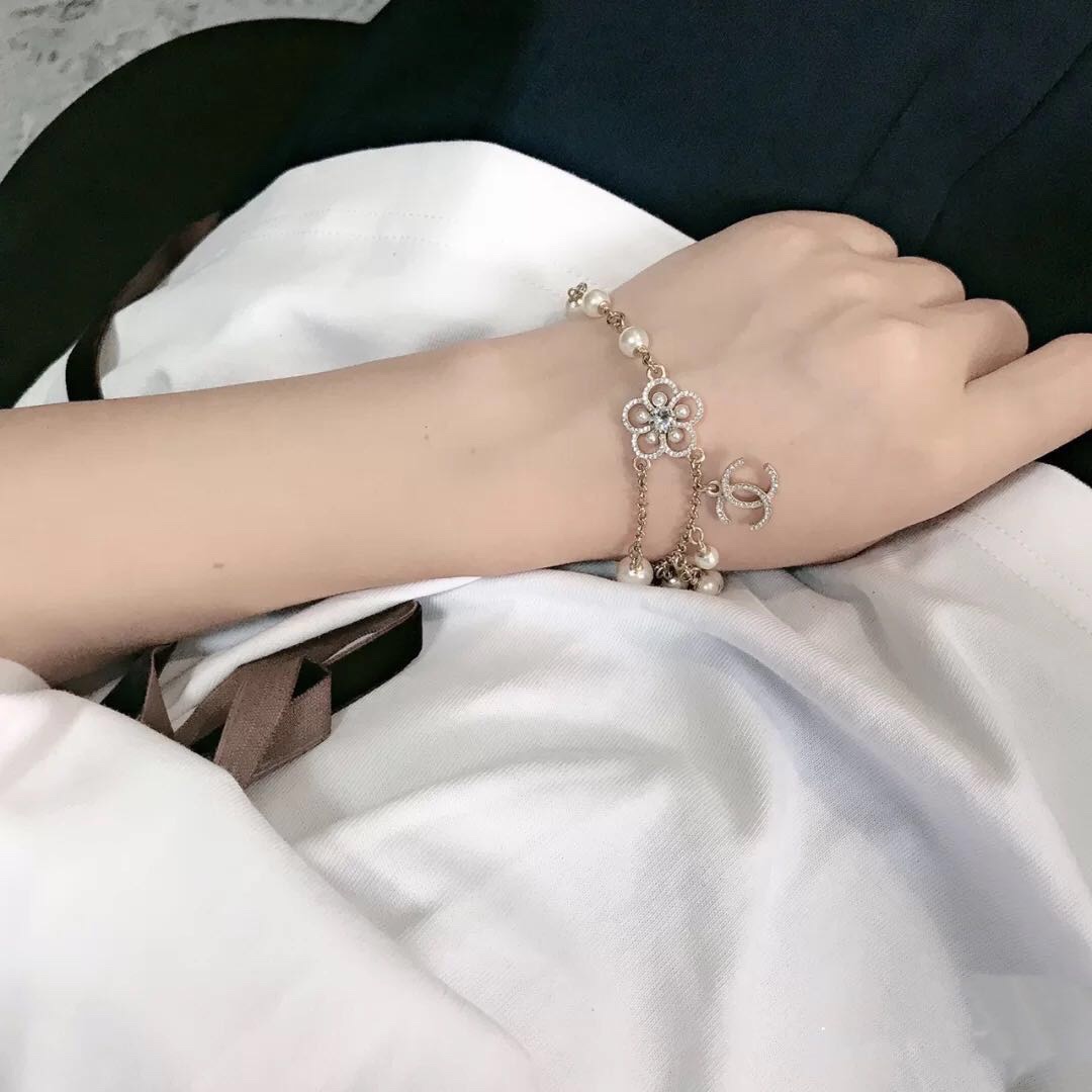 Chanel Pearl Flower Chain Bracelet - Best Replica Jewelry™