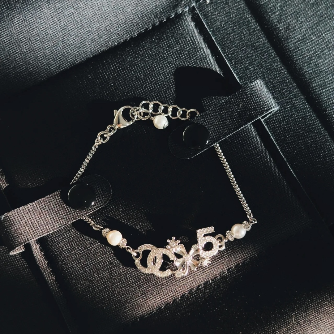 Chanel NO.5 Clover Silver Bracelet - Best Replica Jewelry™