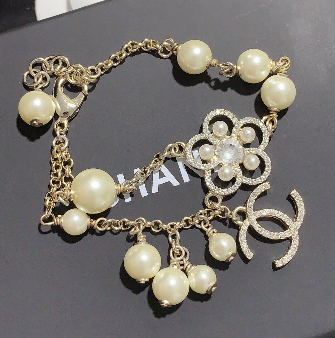Chanel Pearl Flower Chain Bracelet - Best Replica Jewelry™