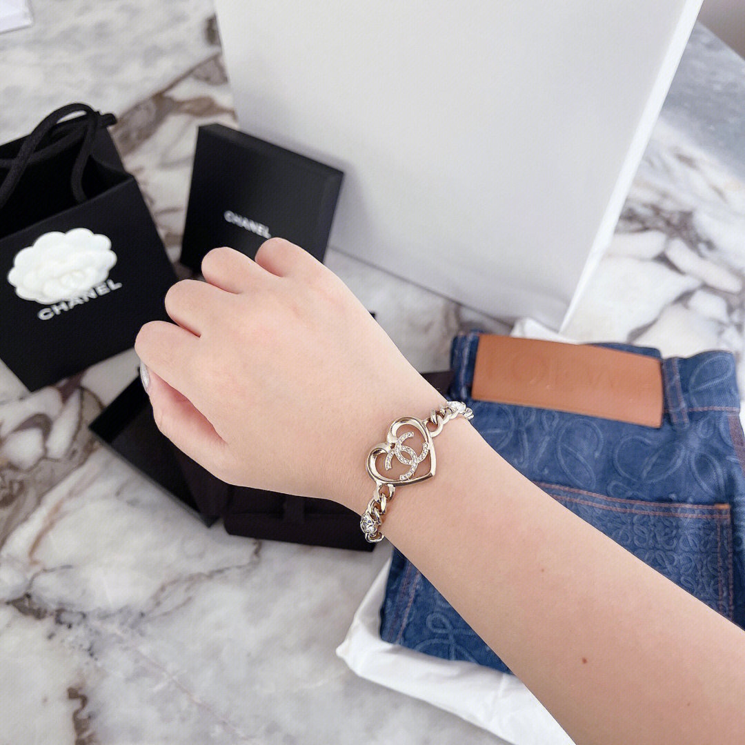 Chanel Hollow Heart Chunky Cuban Chain Bracelet - Best Replica Jewelry™