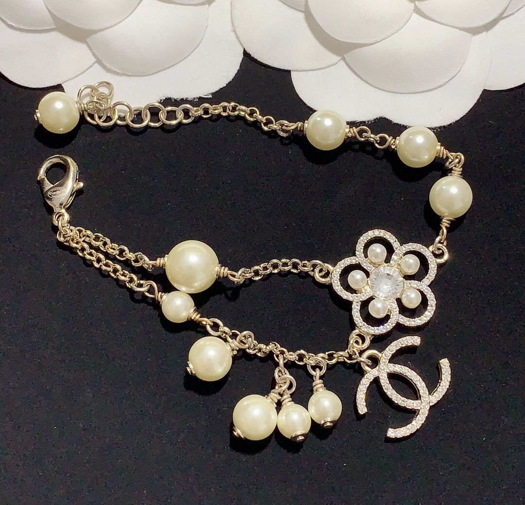 Chanel Pearl Flower Chain Bracelet - Best Replica Jewelry™