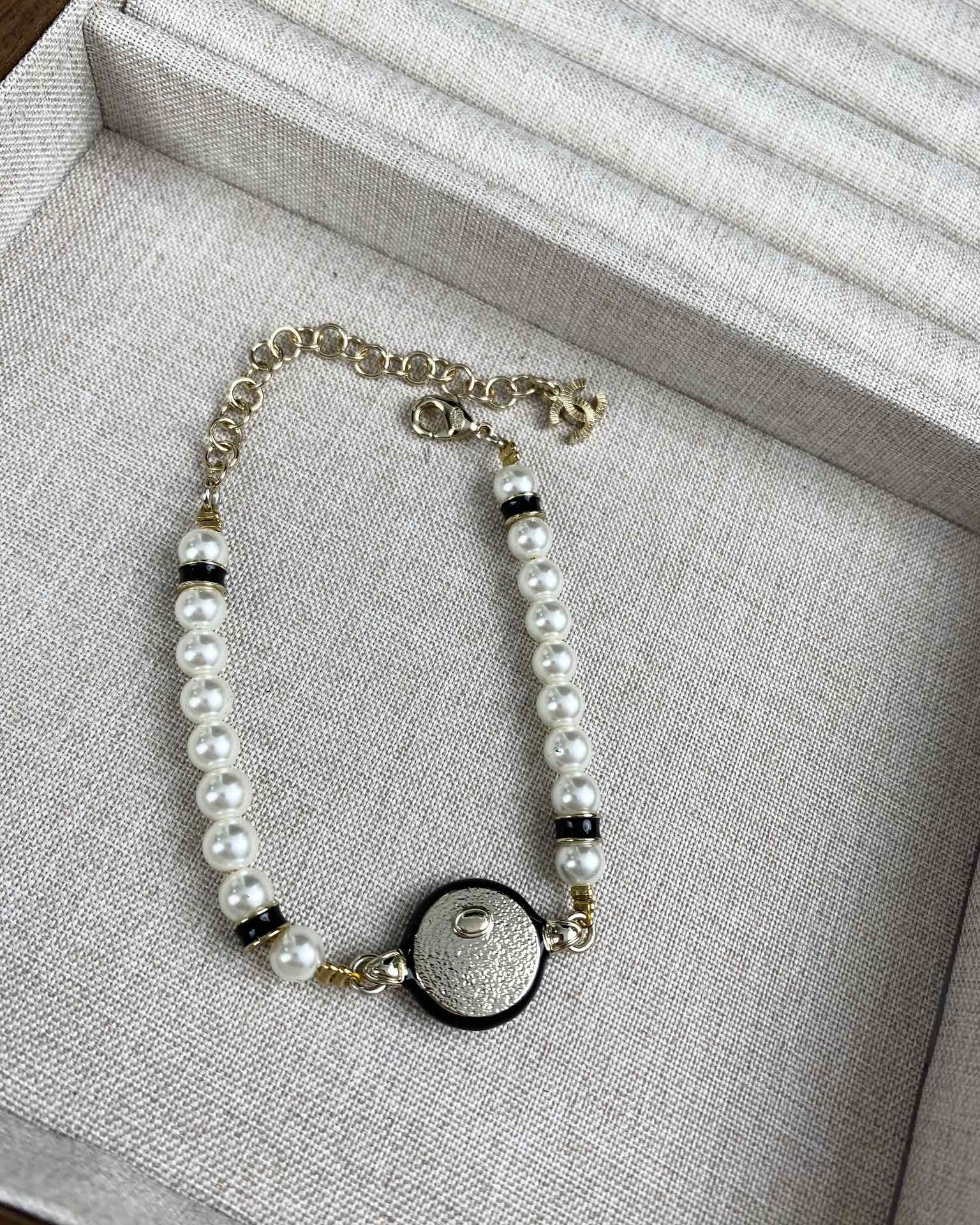 Chanel Black and White Round Charm Pearl Bracelet Necklace - Best Replica Jewelry™