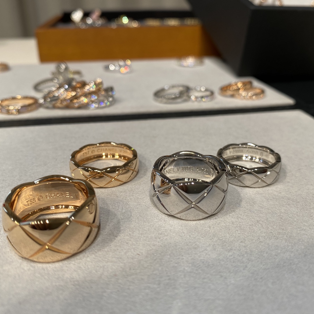 Chanel No Diamond Wide Coco Crush Ring - Best Replica Jewelry™
