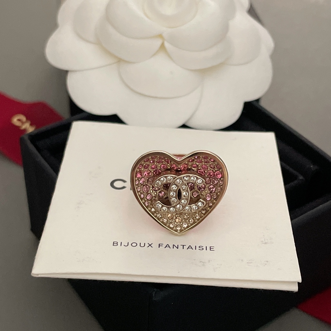 Chanel Pink Color Gradient Diamond Heart Ring - Best Replica Jewelry™