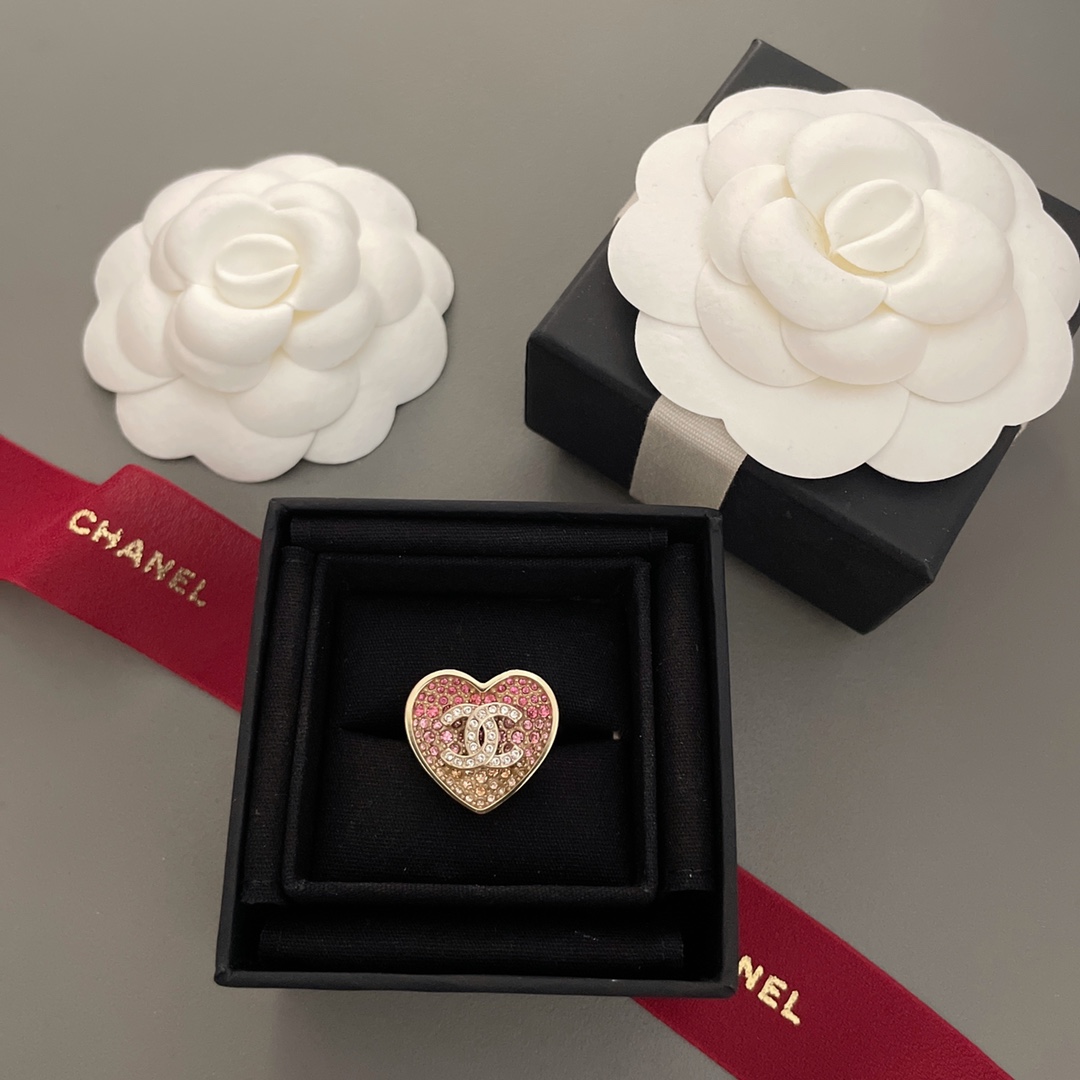 Chanel Pink Color Gradient Diamond Heart Ring - Best Replica Jewelry™