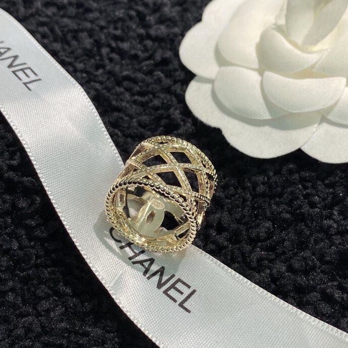 Chanel Light Gold Hollow Pearl CC Ring - Best Replica Jewelry™