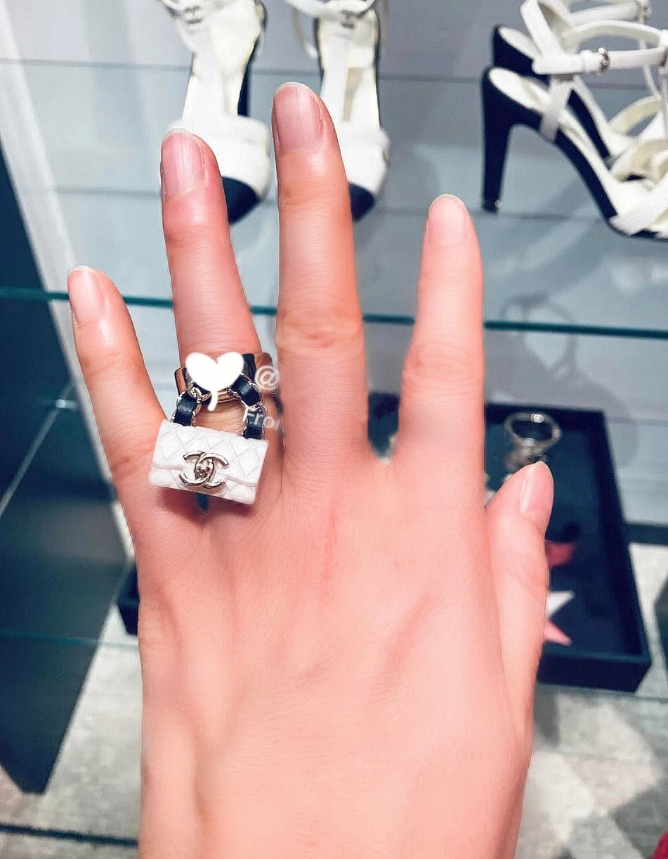 Chanel Ring Handle Bag - Best Replica Jewelry™