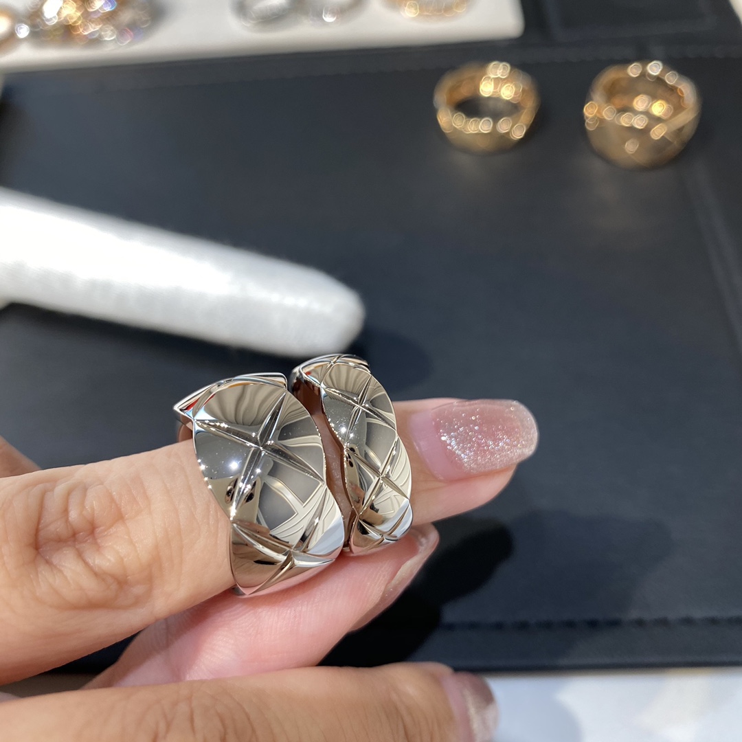 Chanel No Diamond Wide Coco Crush Ring - Best Replica Jewelry™