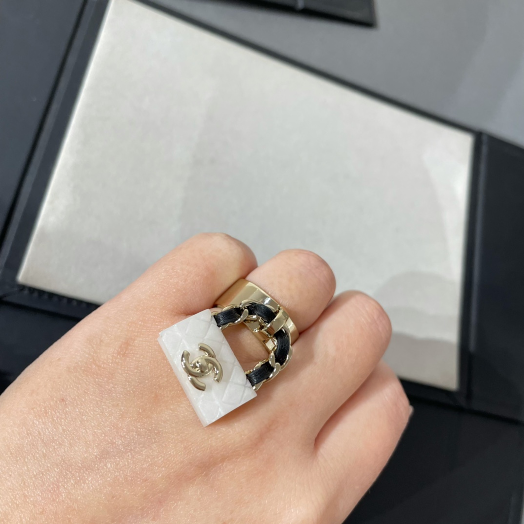 Chanel Ring Handle Bag - Best Replica Jewelry™