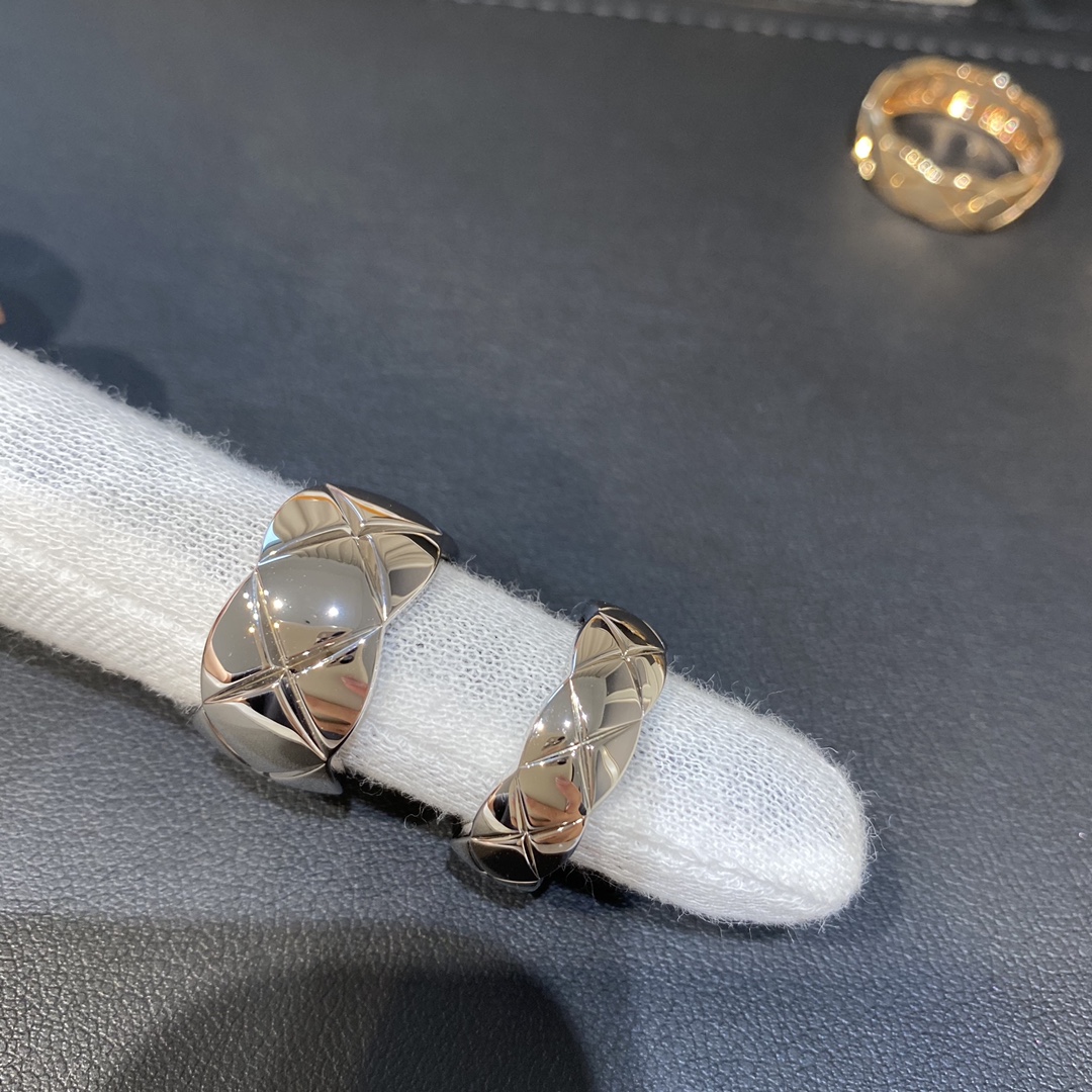 Chanel No Diamond Wide Coco Crush Ring - Best Replica Jewelry™