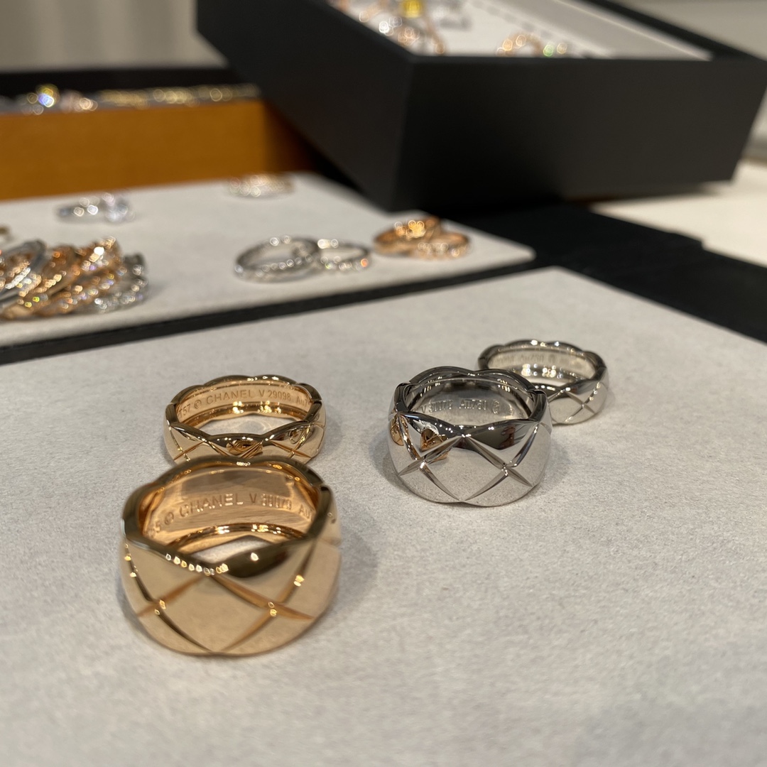 Chanel No Diamond Wide Coco Crush Ring - Best Replica Jewelry™
