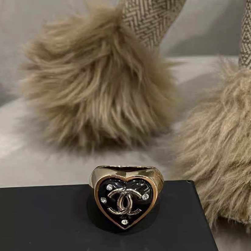 Chanel Vintage Chunky Black Heart Ring - Best Replica Jewelry™