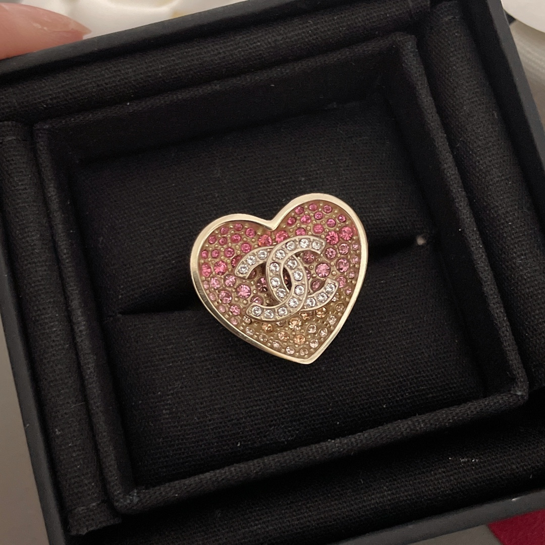 Chanel Pink Color Gradient Diamond Heart Ring - Best Replica Jewelry™