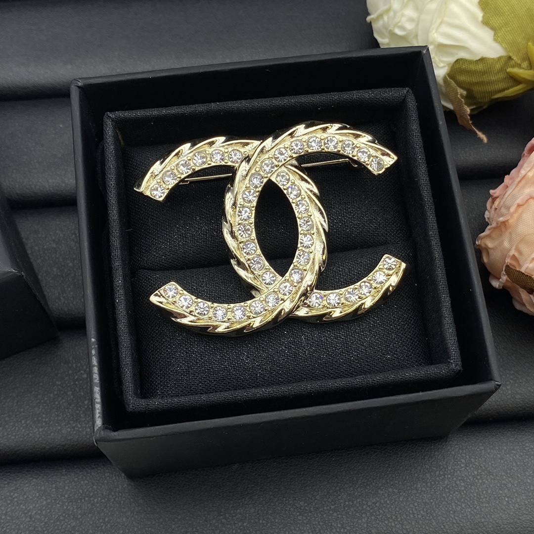 Chanel Minimalist Light Gold Diamond Coco Brooch - Best Replica Jewelry™