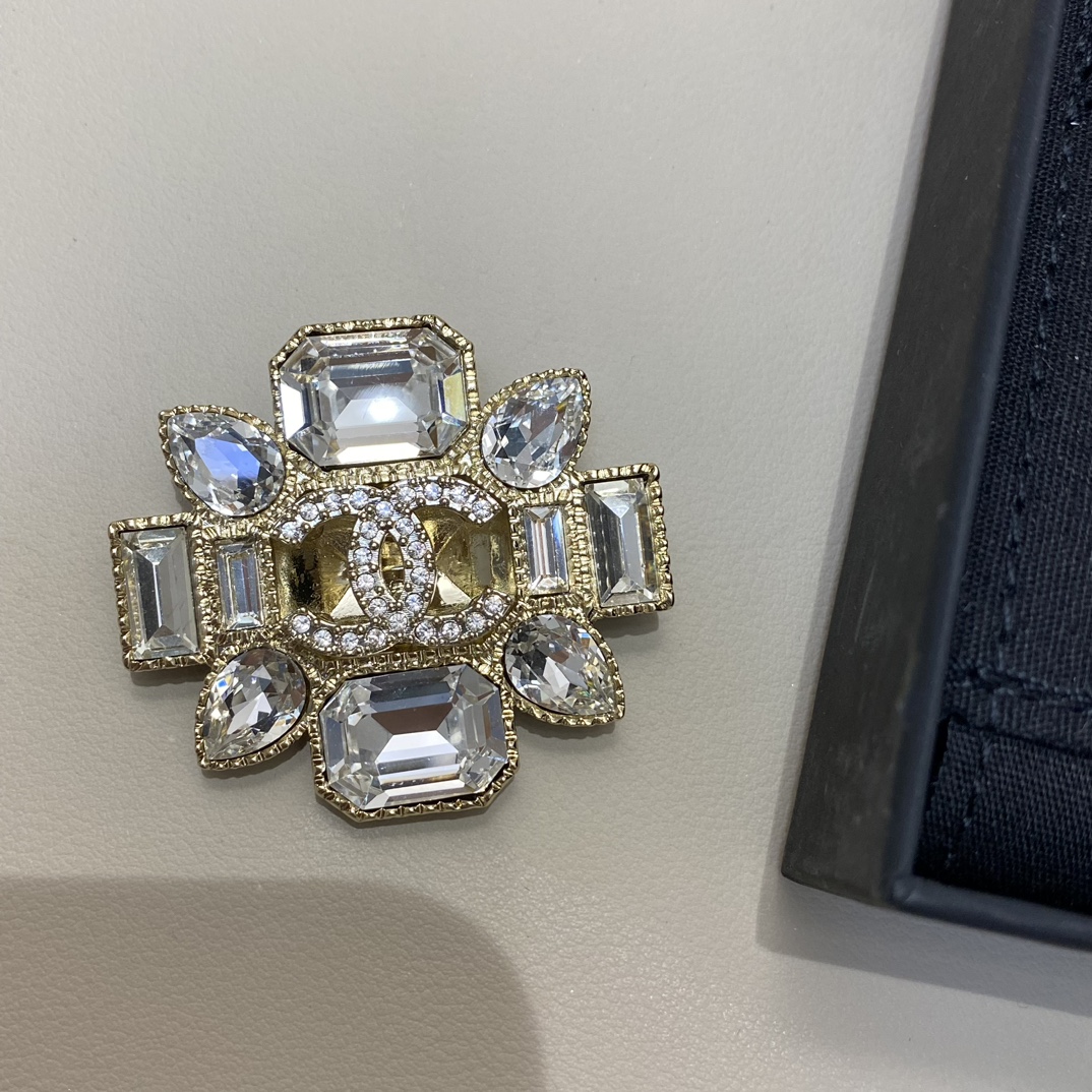 Chanel Luxury Rhinestone Flower Brooch - Best Replica Jewelry™