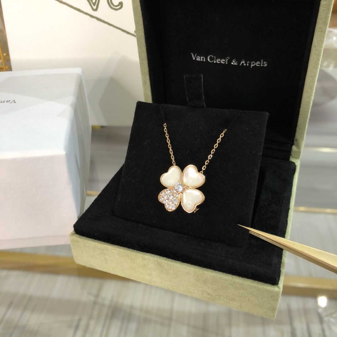 VCA Clover Detachable Pendant Necklace & Brooch 2-in-1 - Best Replica Jewelry™