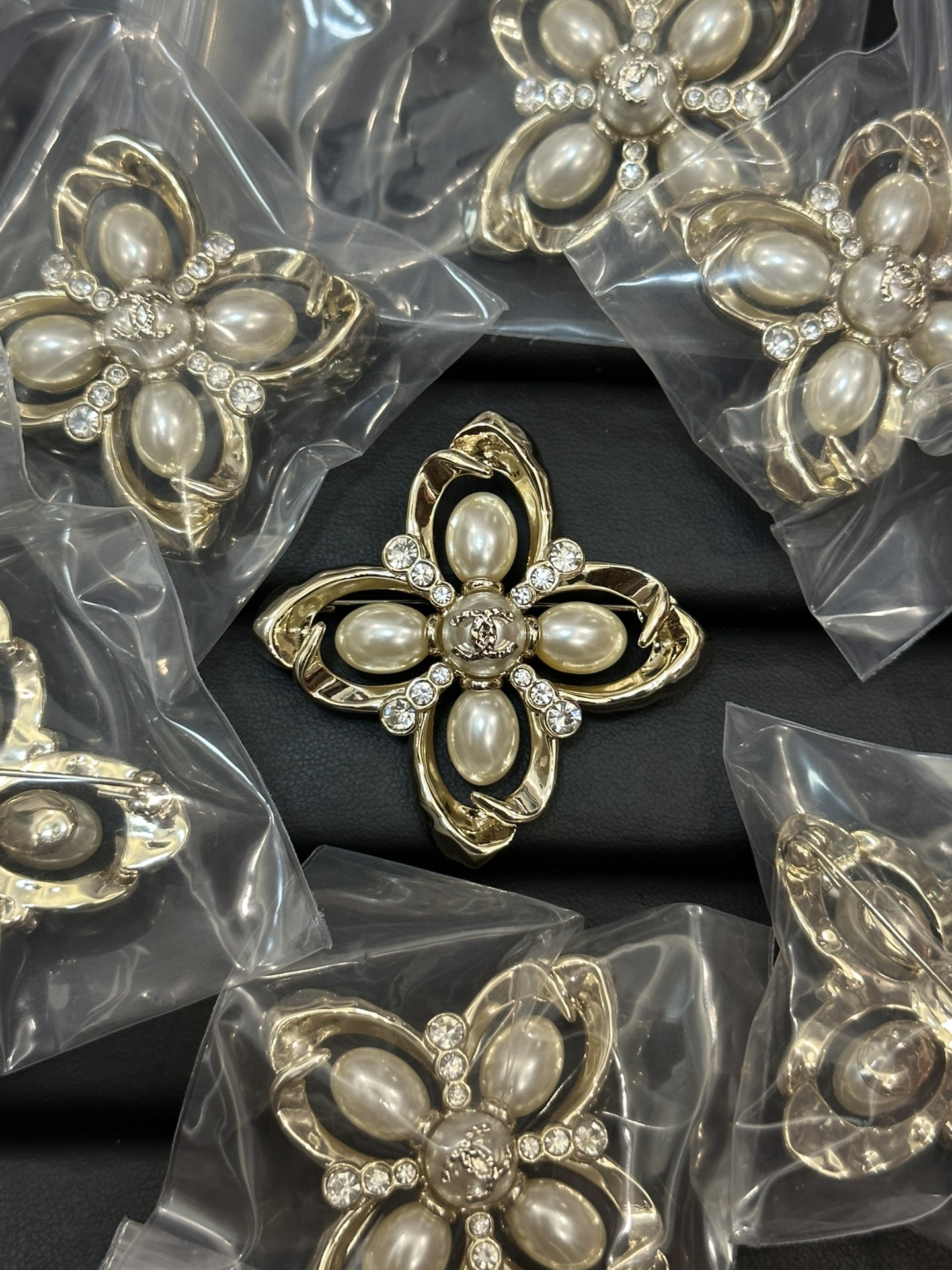 Chanel Rhombic Hollow Flower Rhinestone Pearl Brooch - Best Replica Jewelry™