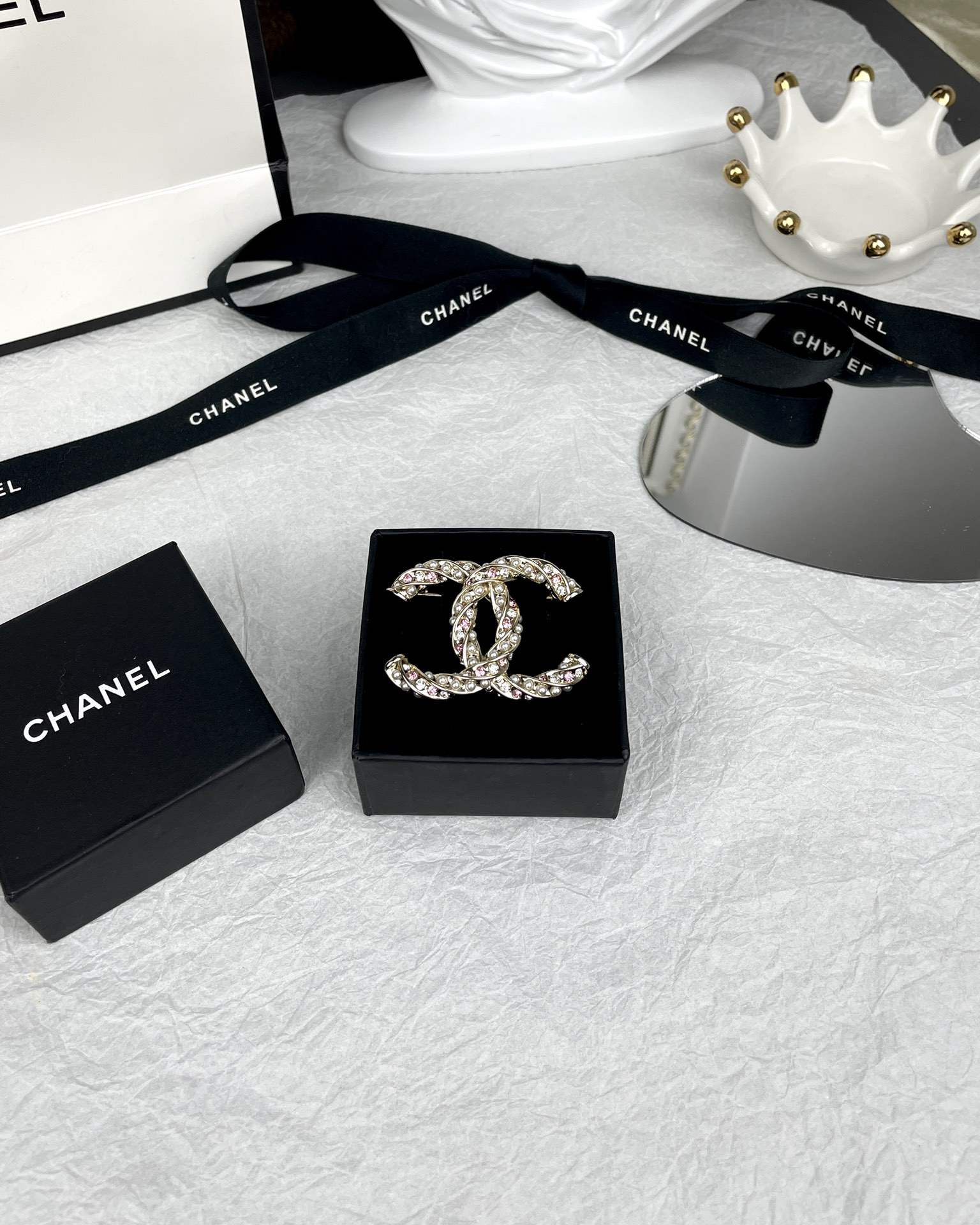 Chanel Light Gold Pink Diamond Pearl Twist CC Brooch - Best Replica Jewelry™