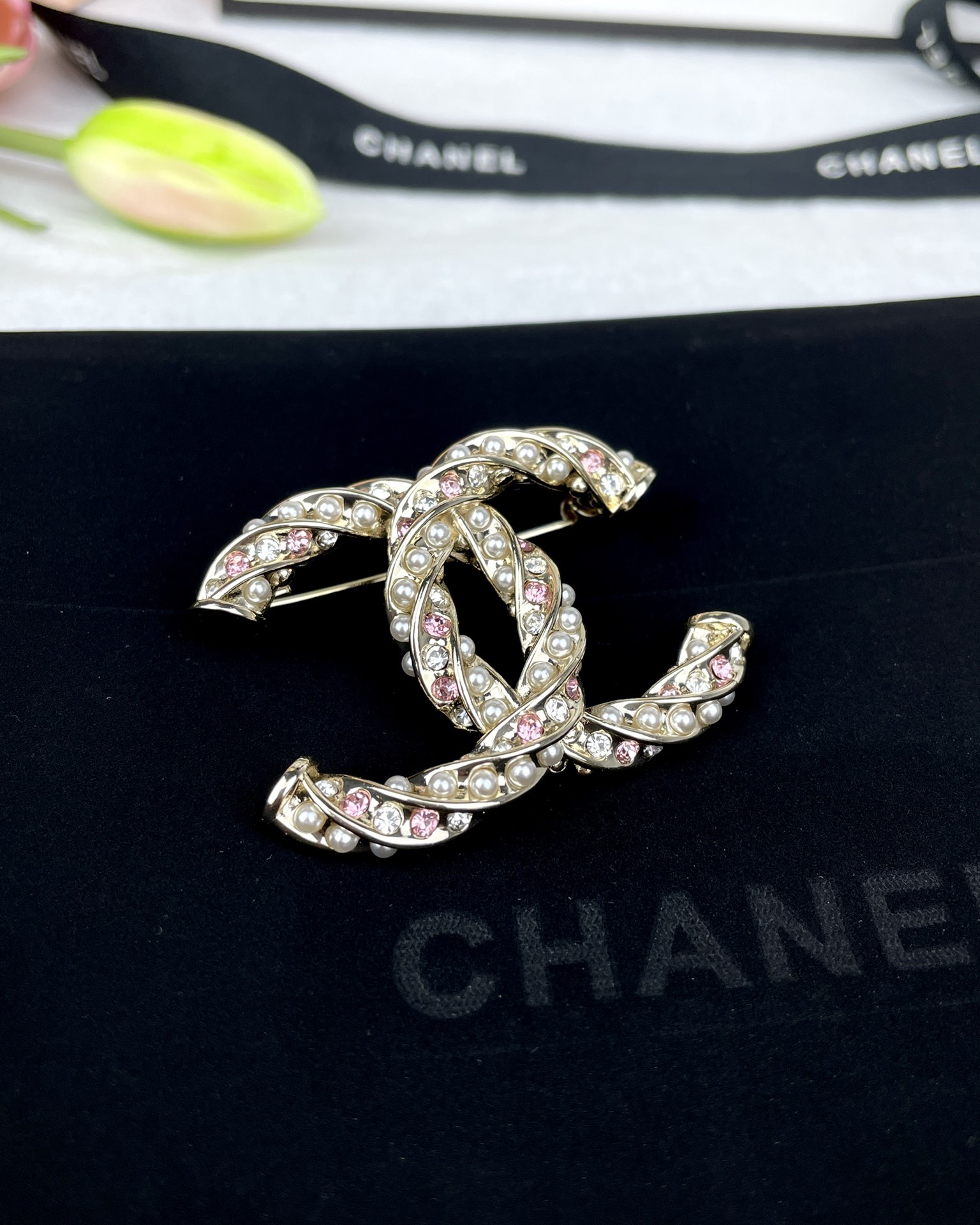 Chanel Light Gold Pink Diamond Pearl Twist CC Brooch - Best Replica Jewelry™