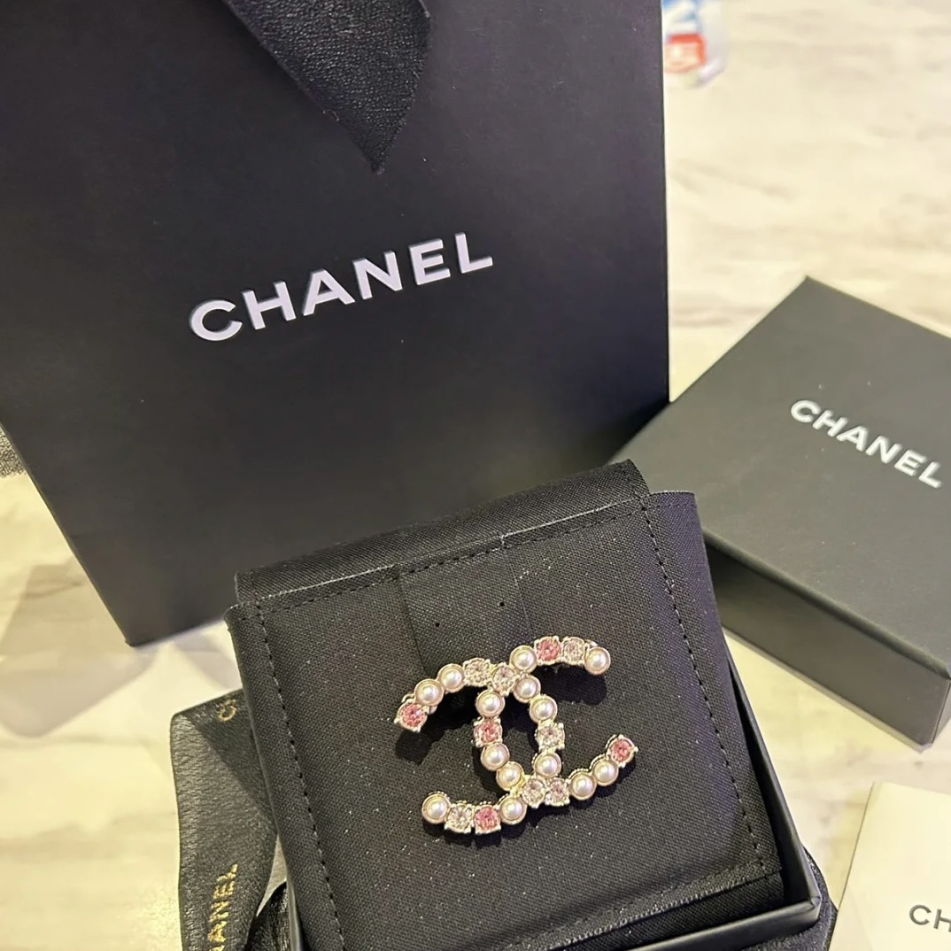 Chanel Elegant Pink Diamond Coco Brooch - Best Replica Jewelry™